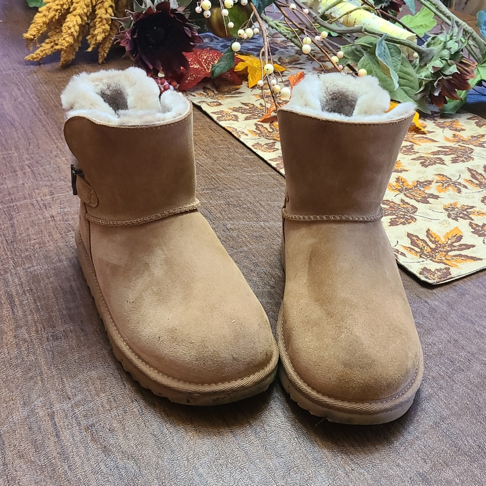 UGGS